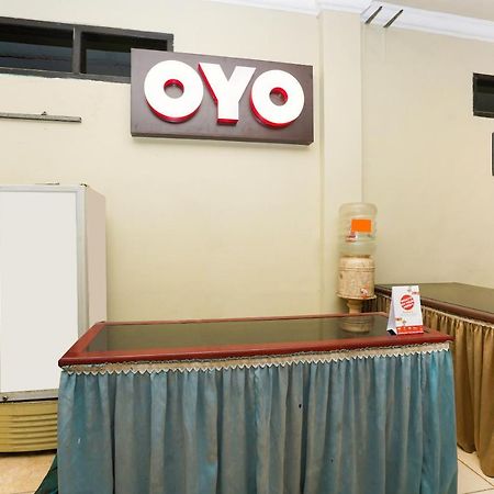 Oyo 2715 Hotel Madinah Syariah Pamekasan Exterior foto