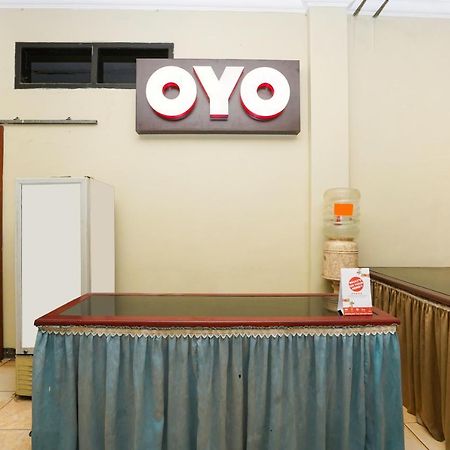 Oyo 2715 Hotel Madinah Syariah Pamekasan Exterior foto