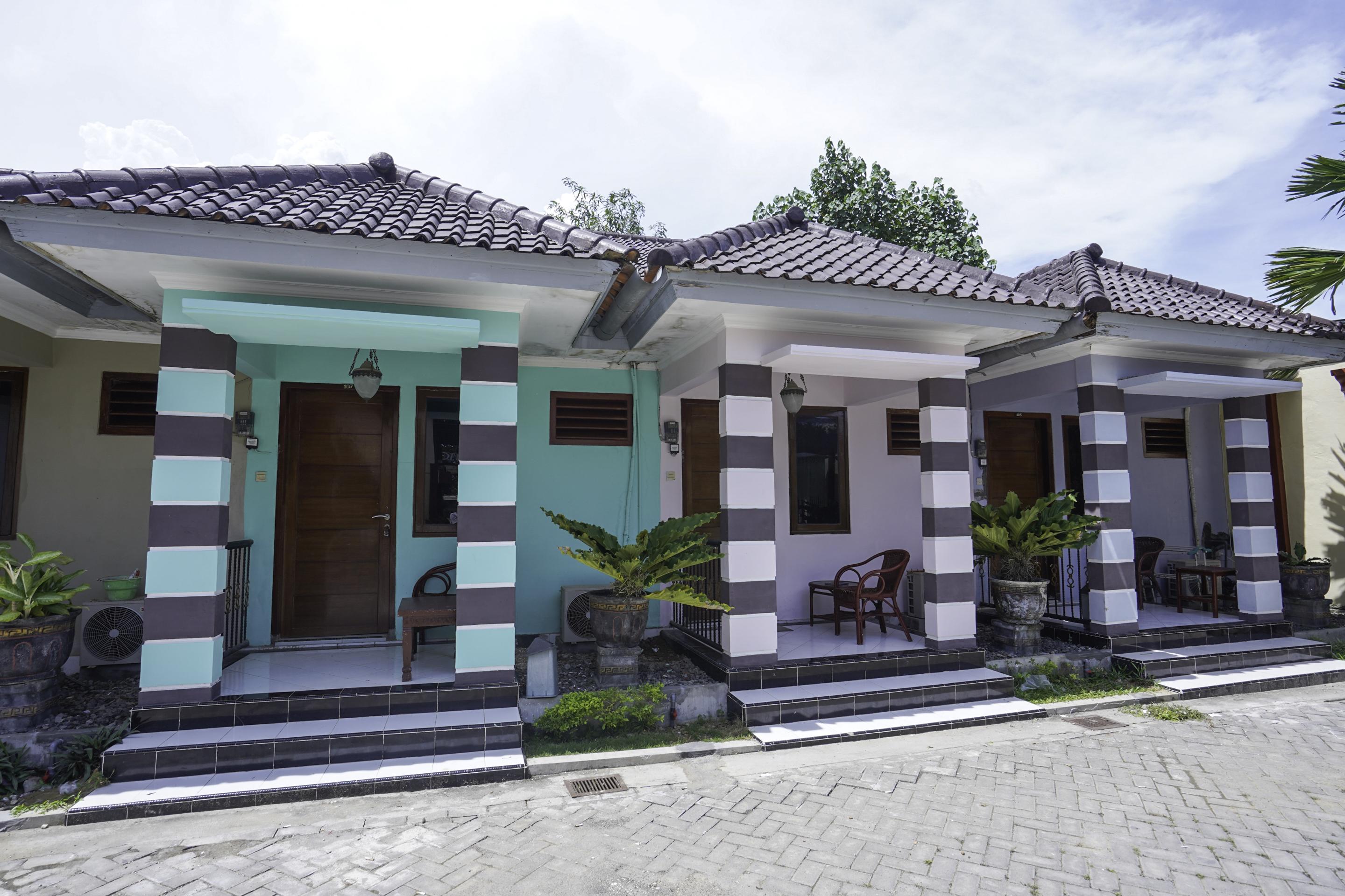 Oyo 2715 Hotel Madinah Syariah Pamekasan Exterior foto